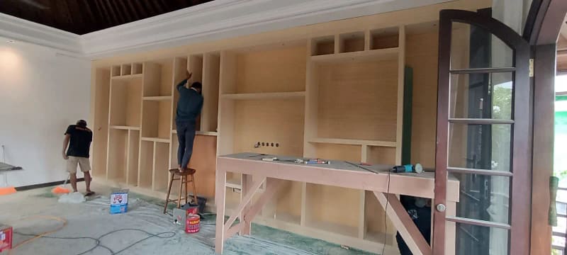 Pekerjaan interior & furniture di lokasi proyek PT Basura Selaras Amanah